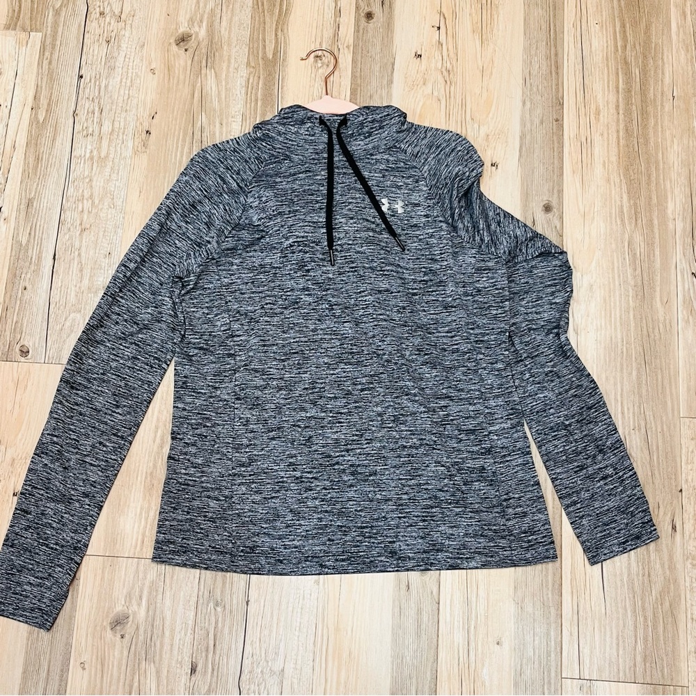 Woman’s Under Armour gray dry fit pull over Sz Medium - Picture 6 of 8